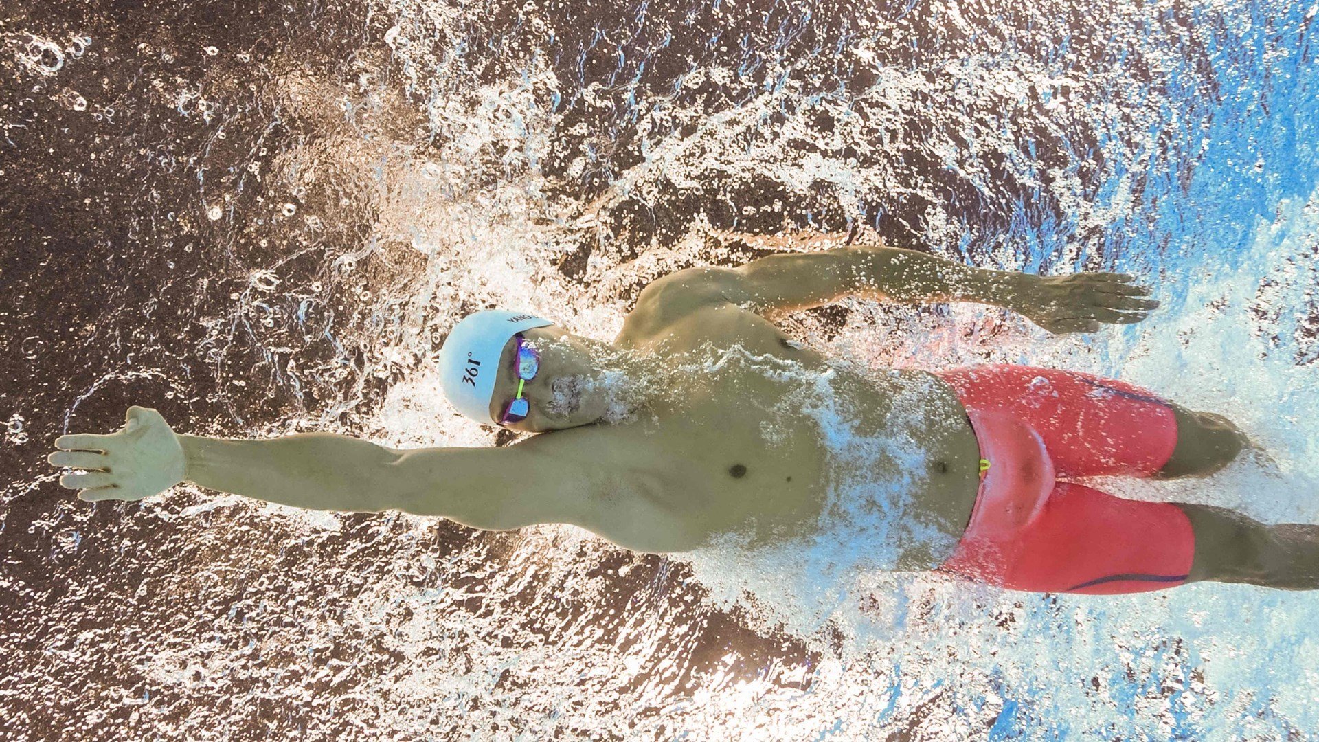 篮球少年展现新时代的中国力量，篮球运动少年