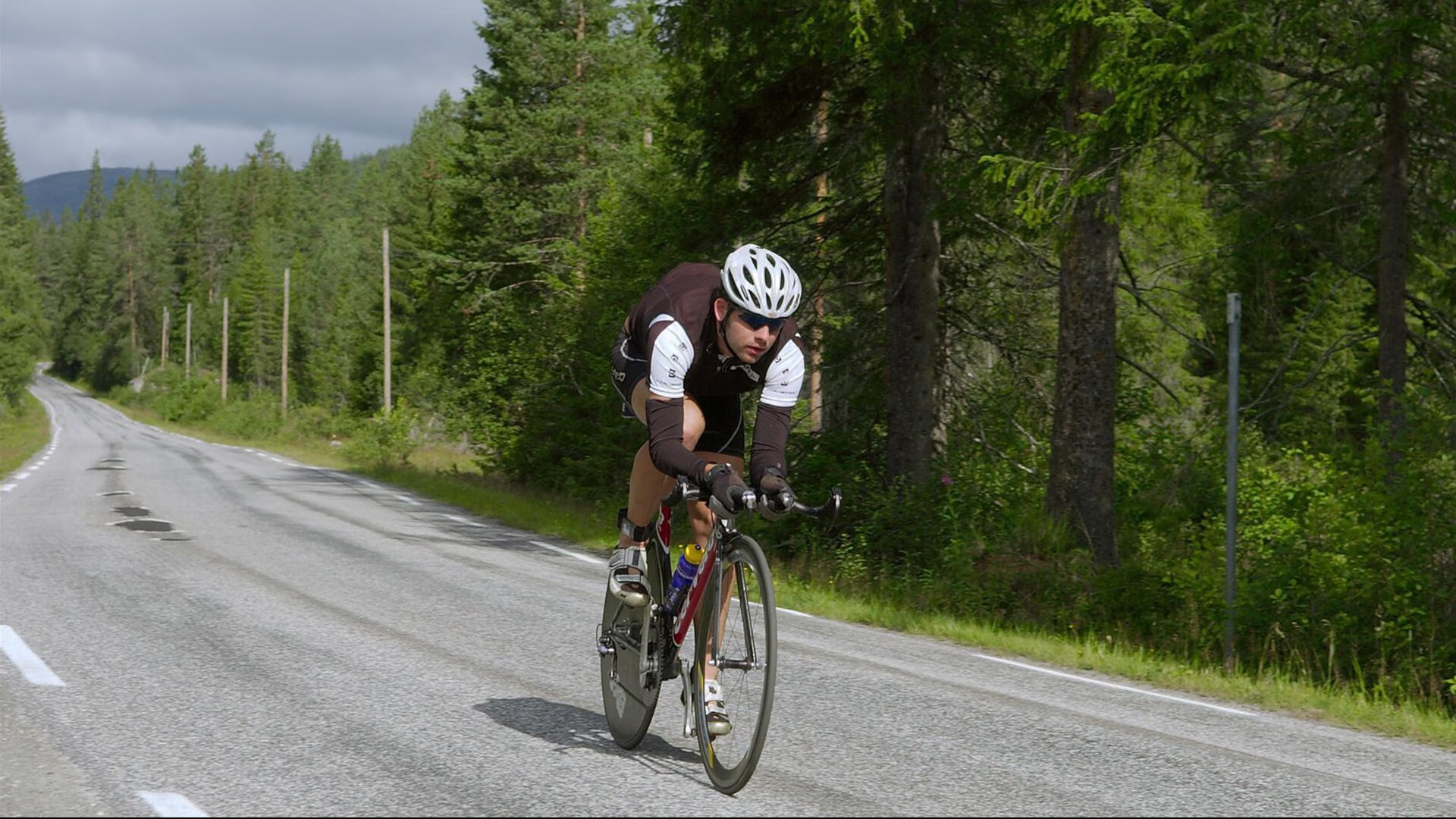 巴萨年轻中卫崛起,未来防线支柱诞生,巴萨青训中卫
